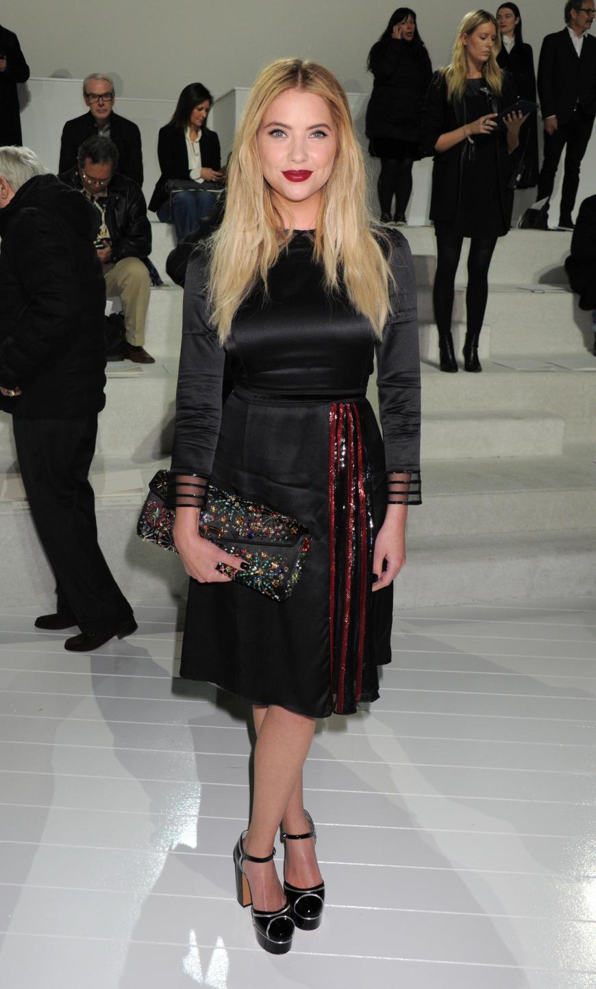 Ashley Benson ist ebenfalls bei Marc Jacobs.