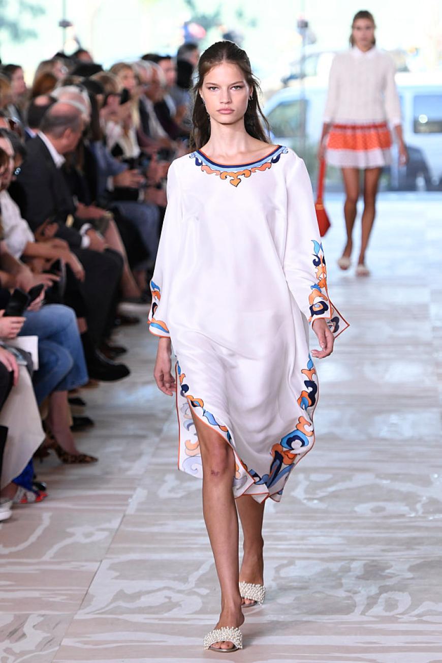 Perfekt für Strand und Strandbar - weiße Tunika mit Ethno-Flair von Tory Burch