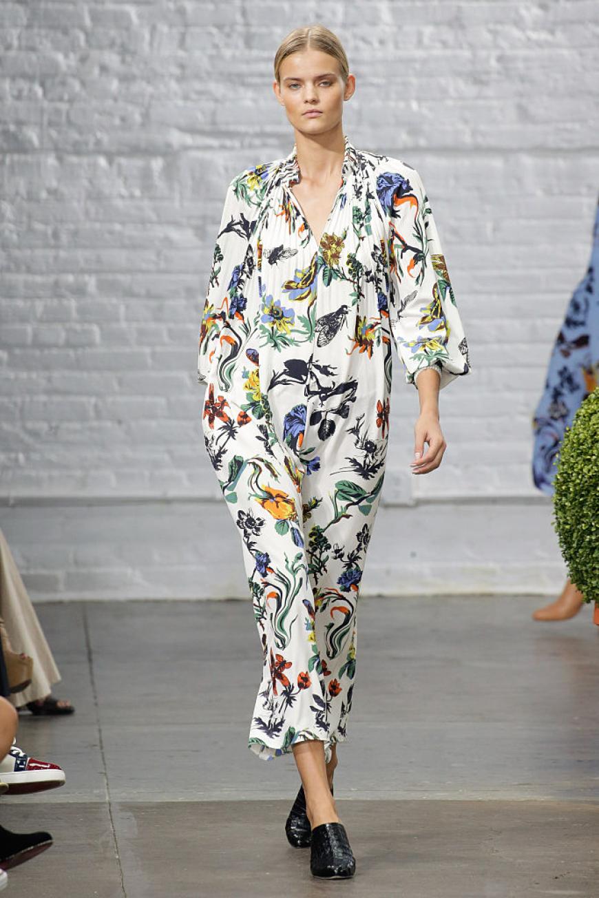 Bei Tibi können wir uns auch kaum entscheiden. Wie cool ist bitte dieser Jumpsuit mit Vogelprint?