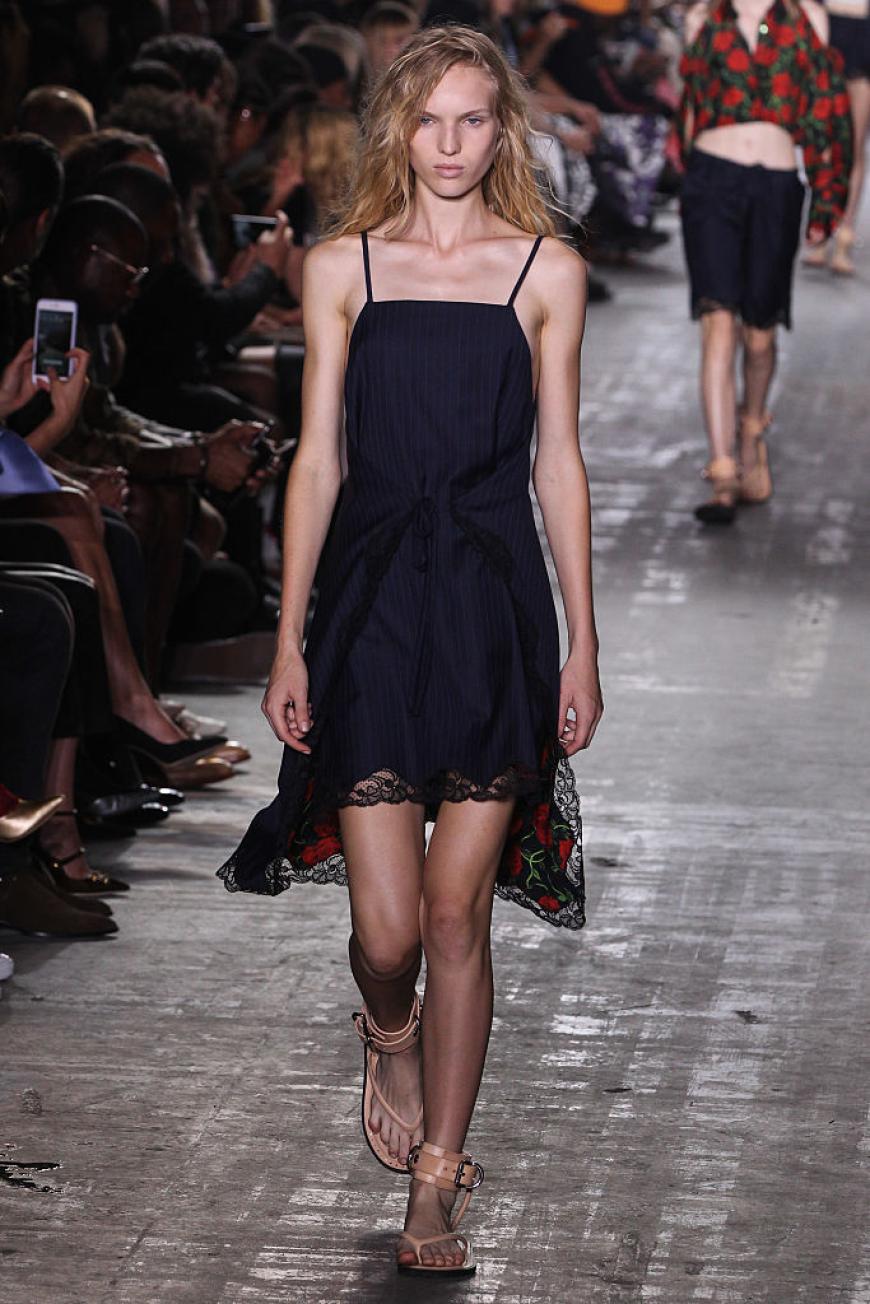 Slip Dresses mit Spitze gefallen uns auch im Frühjahr und Sommer 2017 garantiert noch!