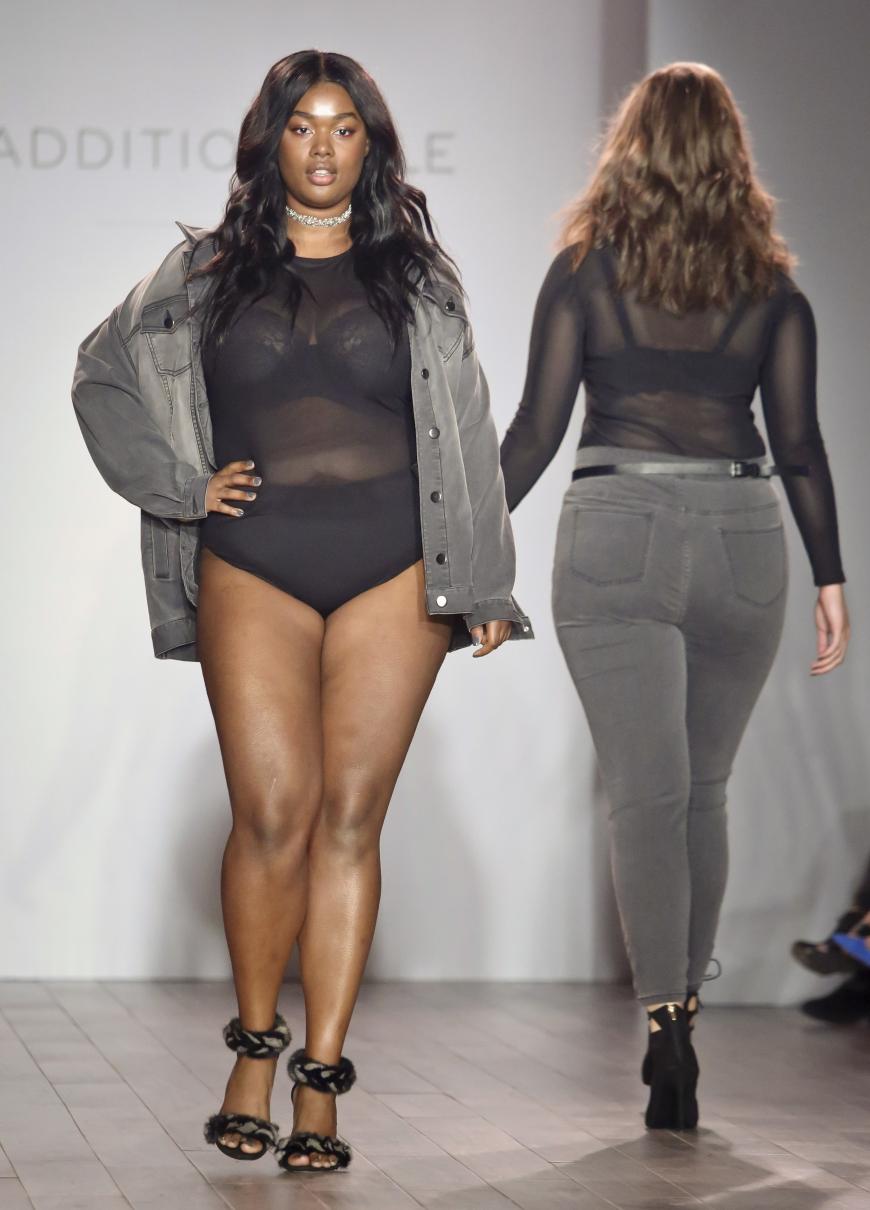 Transparenter Body zur Jeansjacke