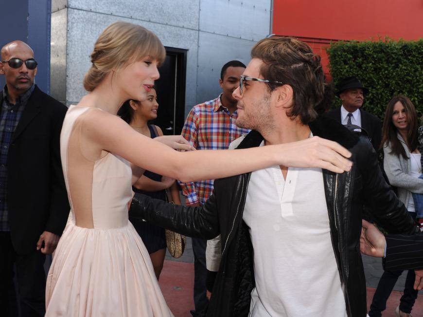 Angeblich findet TayTay gerade Gefallen an Frauenschwarm Zac Efron.