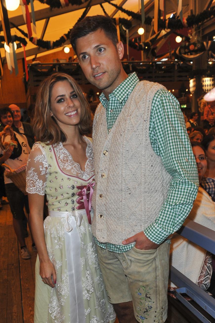Verena Kerth hatte sich in ihr ... | Oktoberfest 2016: Stars auf der Wiesn | OK! Magazin
