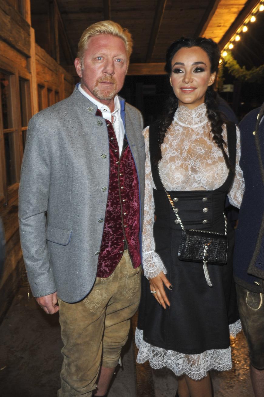 Oh là là! Verona Pooth ließ tief blicken in ihrem Spitzen-Outfit - Boris Becker schaute angestrengt geradeaus.