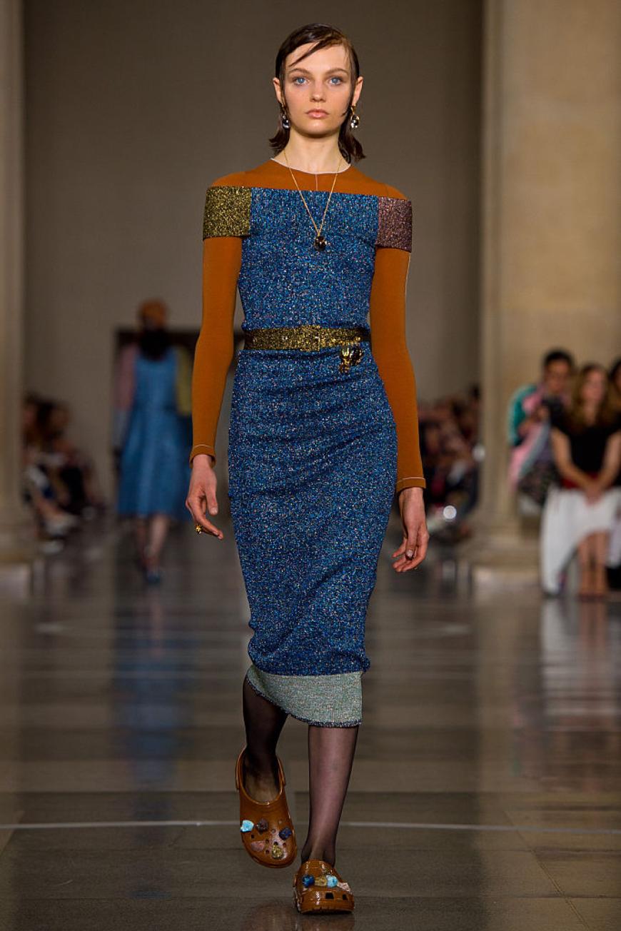 Trendy in Orange zum Lurexkleid