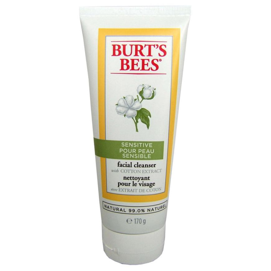 REINIGEND „Sensitive Facial Cleanser“ von Burt’s Bees, ca. 13 Euro, douglas.de