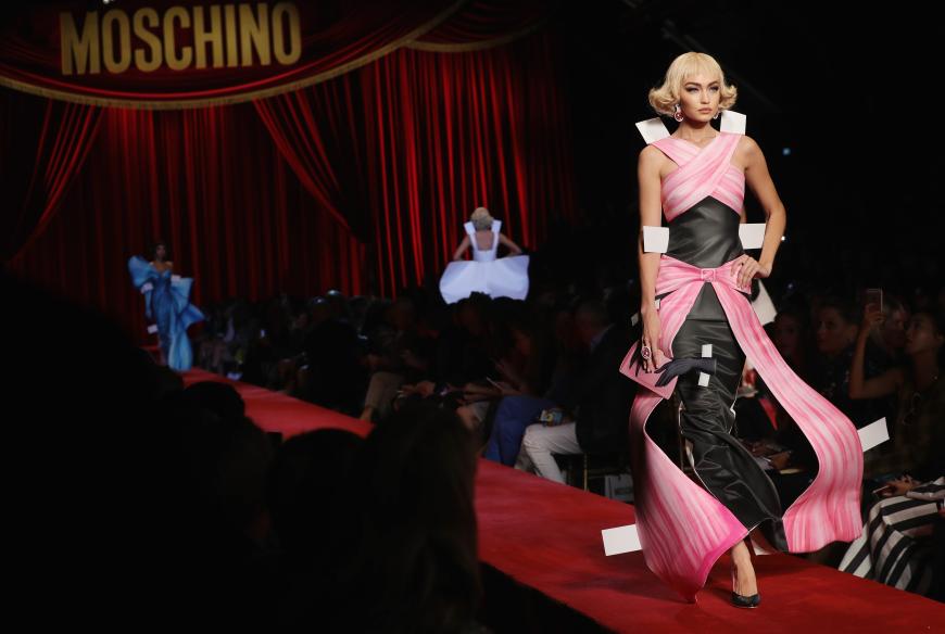 Auch bei Moschino schwebte Gigi über den Laufsteg.