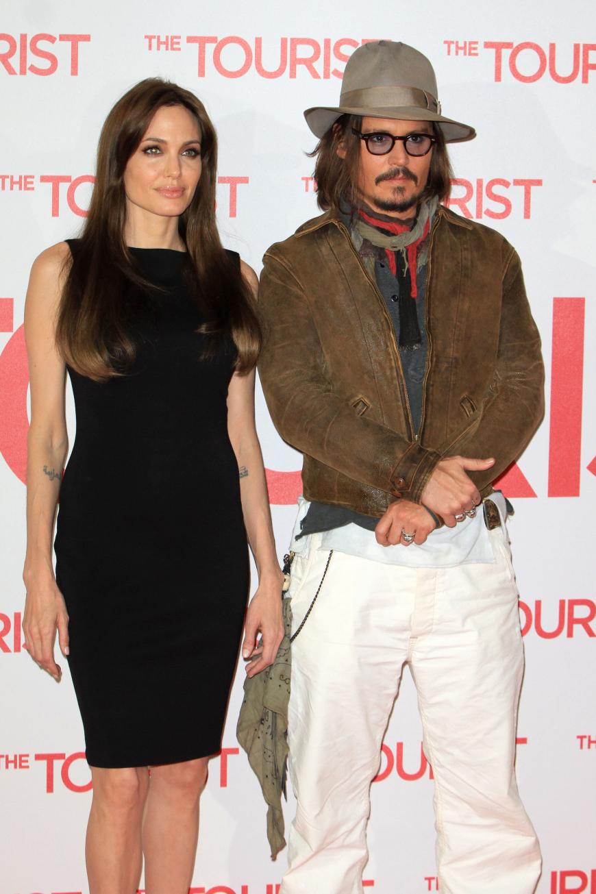 Angelina Jolie und Johnny Depp wollen die schwere Zeit nach ihren gescheiterten Ehen gemeinsam durchstehen.