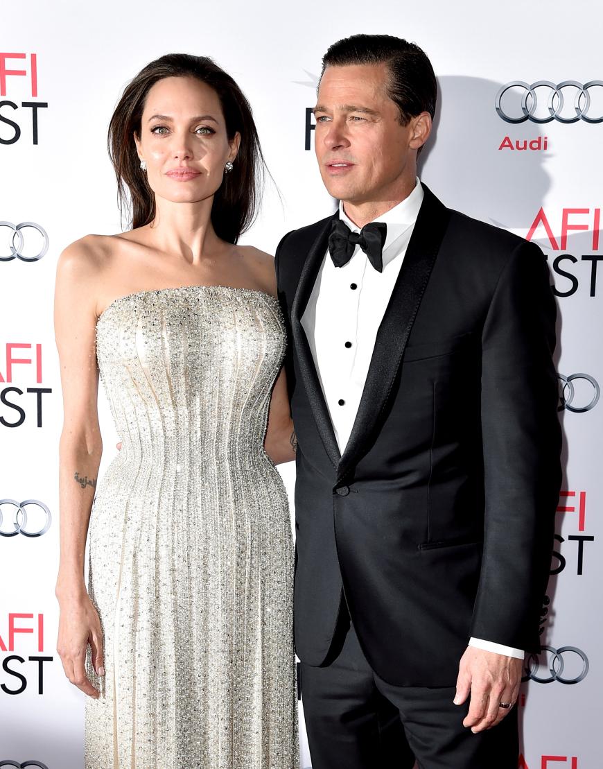 Angelina Jolie wirft ihrem Noch-Ehemann vor, die Hand gegen Sohn Maddox erhoben zu haben.