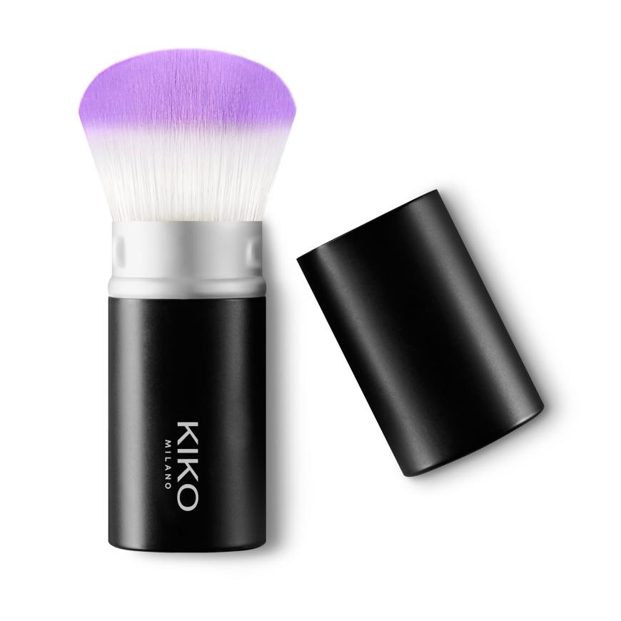 PUDER-PINSEL „Neo Noir Kabuki Brush 02“ von Kiko Milano, optimal für das schnelle Auftragen von kompakten und losen Pudern, ca. 16 Euro, kikocosmetics.com