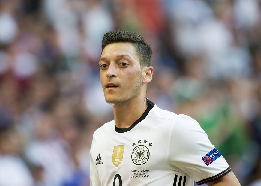 Mesut Özil gab der Sängerin Halt, als sie während einer Club-Nacht in London eine traurige Nachricht erhielt.