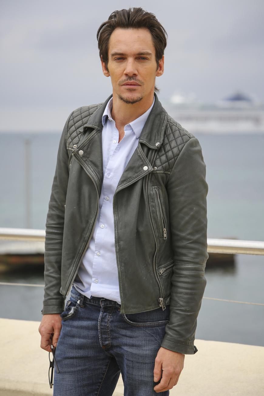 Jonathan Rhys Meyers (hier im April bei den Filmfestspielen in Cannes) hat sich nach einem schlimmen Rückfall 2015 wieder erholt.