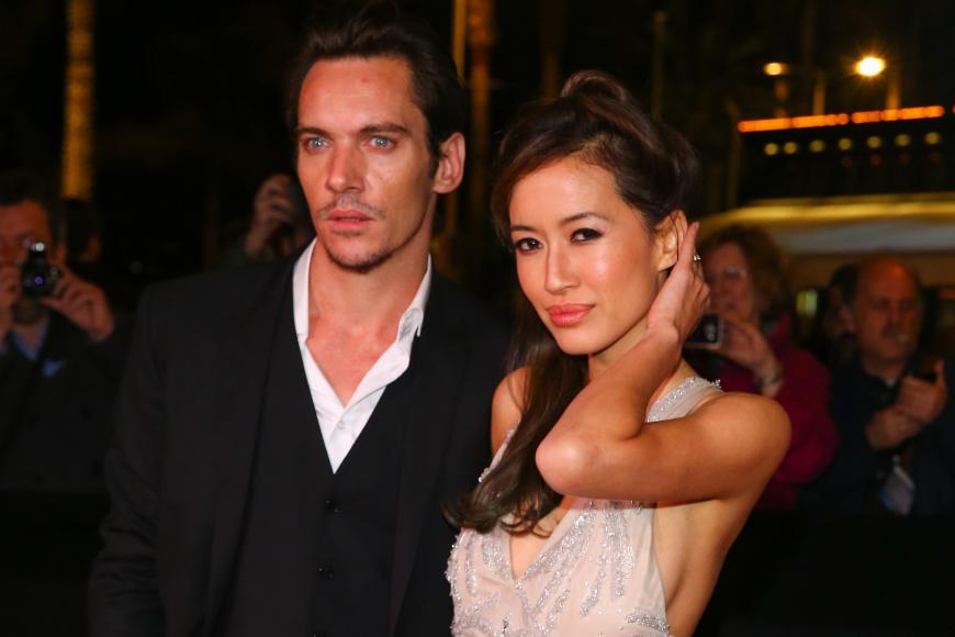 Nach Alkohol-Sucht und Suizid-Versuch scheint Jonathan Rhys Meyers an der Seite von Mara Lane die Kurve gekriegt zu haben.