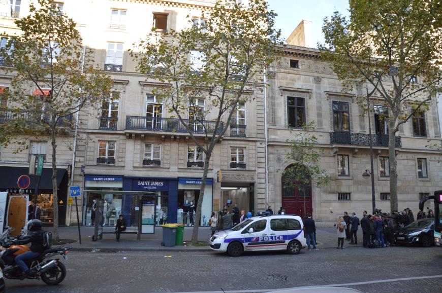 In diesem Gebäude in Paris wurde Kim Kardashian vor wenigen Tagen von mehreren Tätern überfallen, gefesselt und im Badezimmer eingesperrt.