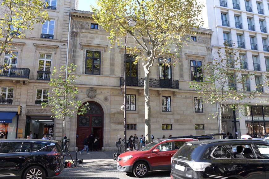Kim Kardashian wurde in ihrem Pariser Apartment von fünf Männern überfallen.