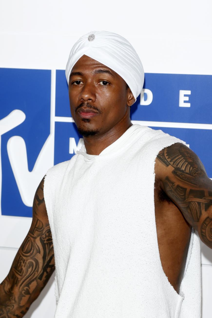 Nick Cannon unterstützt Toni Braxton.