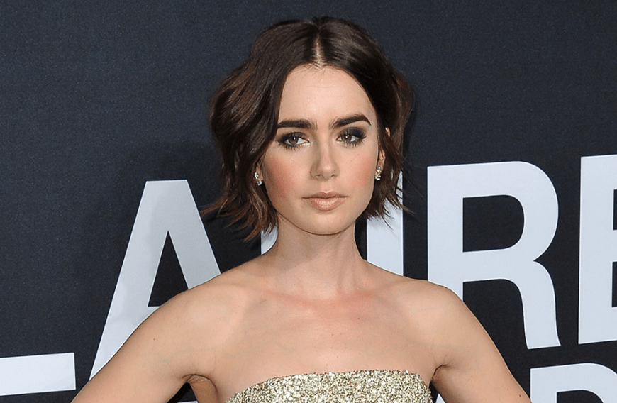 Kaum eine trägt den kurzen Bob so schön wie Lily Collins. So geht's: Einen Mittelscheitel ziehen und mit einem großen Lockenstab oder einem geeigneten Glätteisen Strähne für Strähne zu großen Wellen arbeiten. Mit Haarspray fixieren und bei Bedarf noch etwas Glanzspray darauf geben.