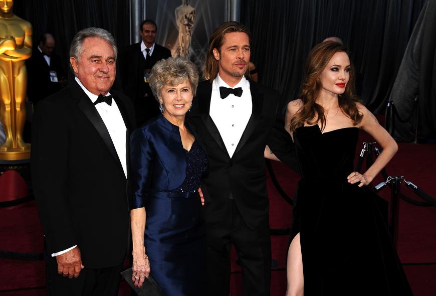 Der Schein trügt: Schon Jahre vor der Trennung von Brad Pitt und Angelina Jolie soll es familiäre Differenzen mit den Eltern des Schauspielers, Jane und Bill Pitt, gegeben haben.