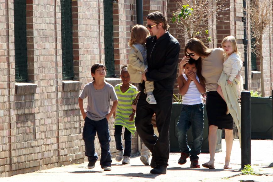 Angelina Jolie versucht, Brad Pitt das Sorgerecht für die gemeinsamen Kinder zu nehmen.