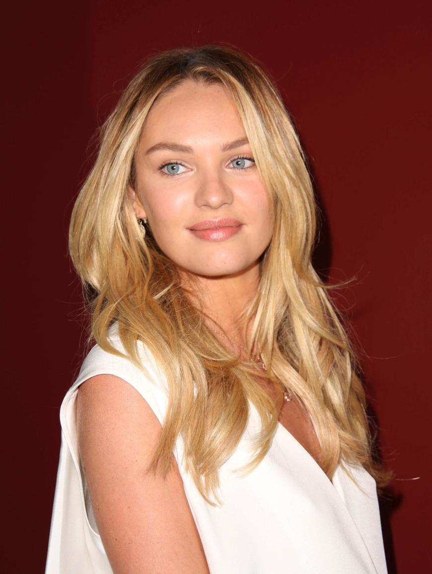 Candice Swanepoel zeigt ihren süßen Sohn.