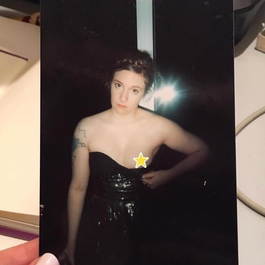 Regelmäßig postet Lena Dunham freizügige Fotos von sich im Netz, um damit anderen Frauen Mut zu machen.