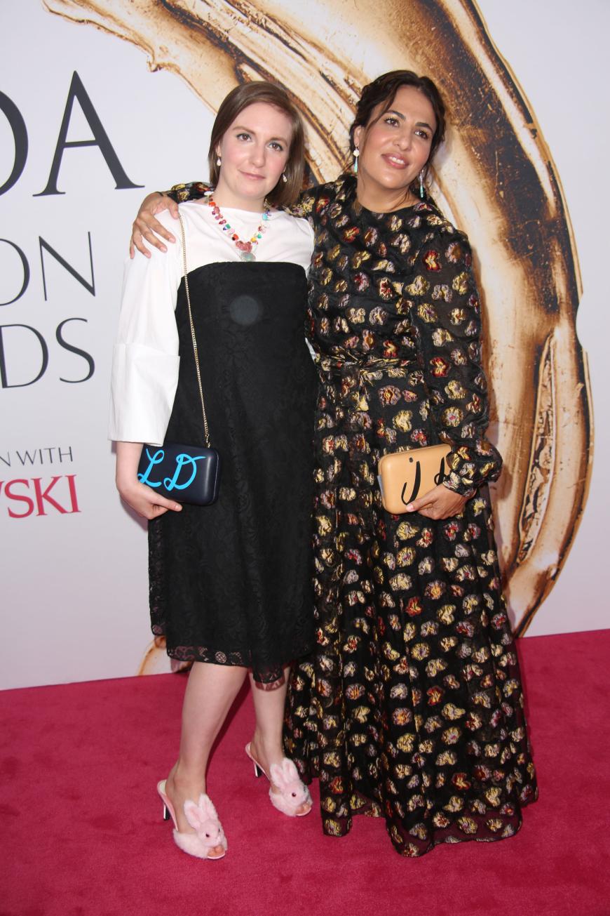 Gemeinsam mit Freundin Jenni Konner offenbarte Lena Dunham den sexuellen Übergriff nun in ihrem