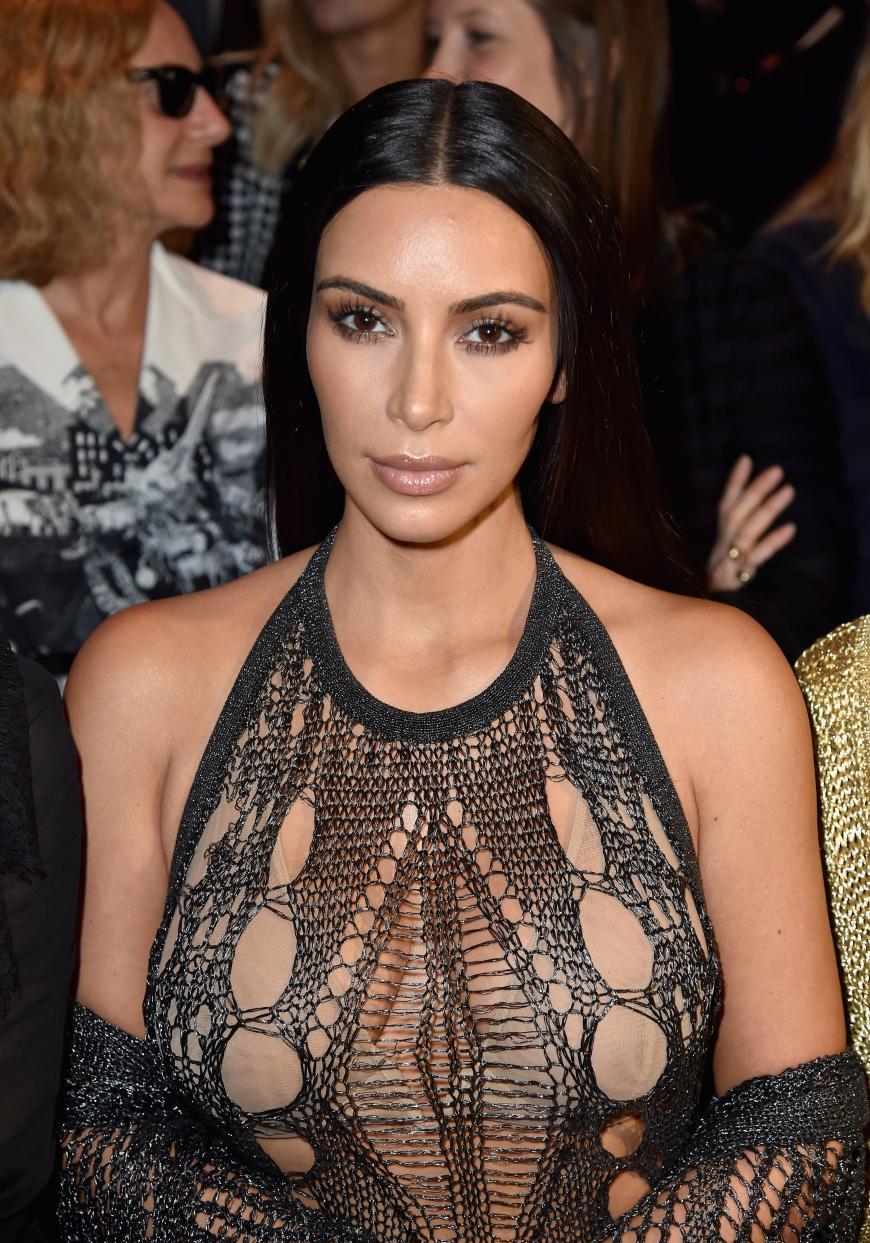 Kim Kardashian lässt ab sofort Muskeln und Waffen sprechen.