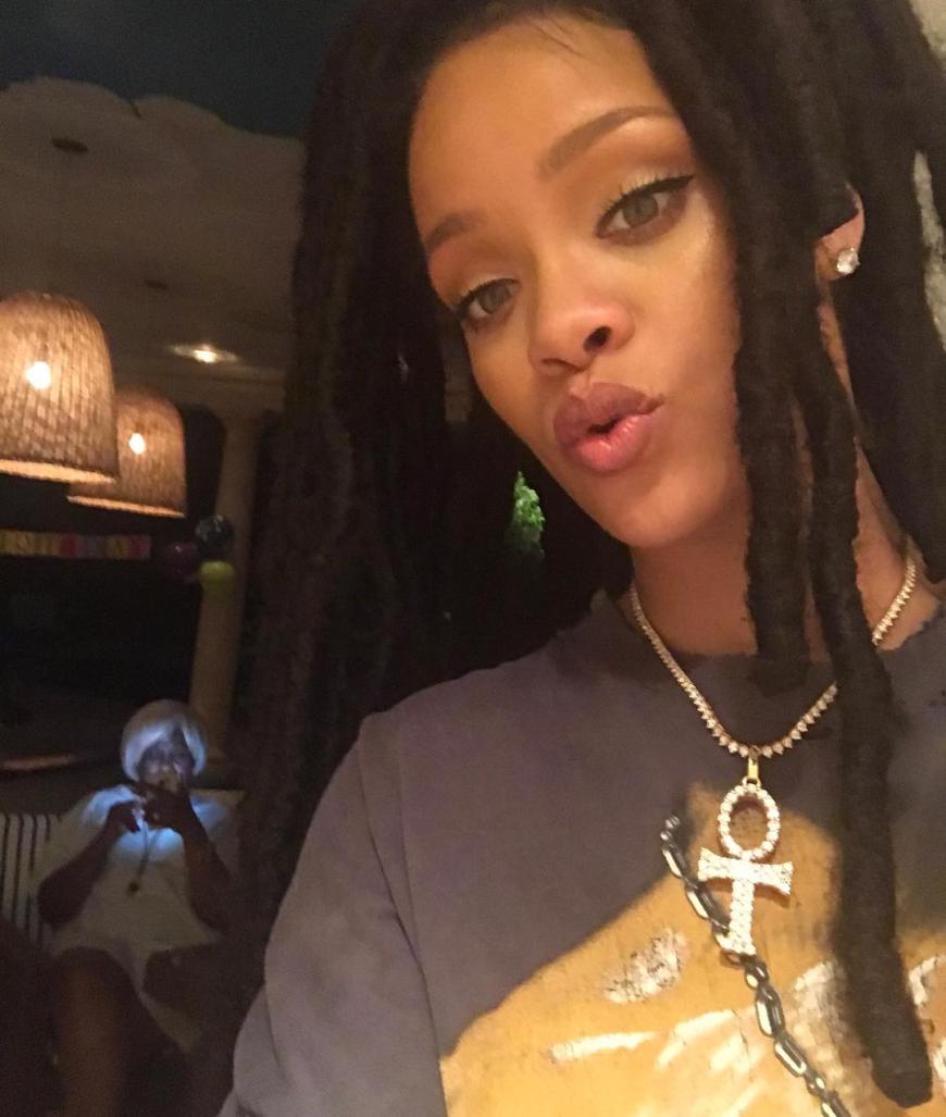 Schuld, ich? Rihanna weist jegliche Verantwortung in Bezug auf ihre Trennungen von sich.