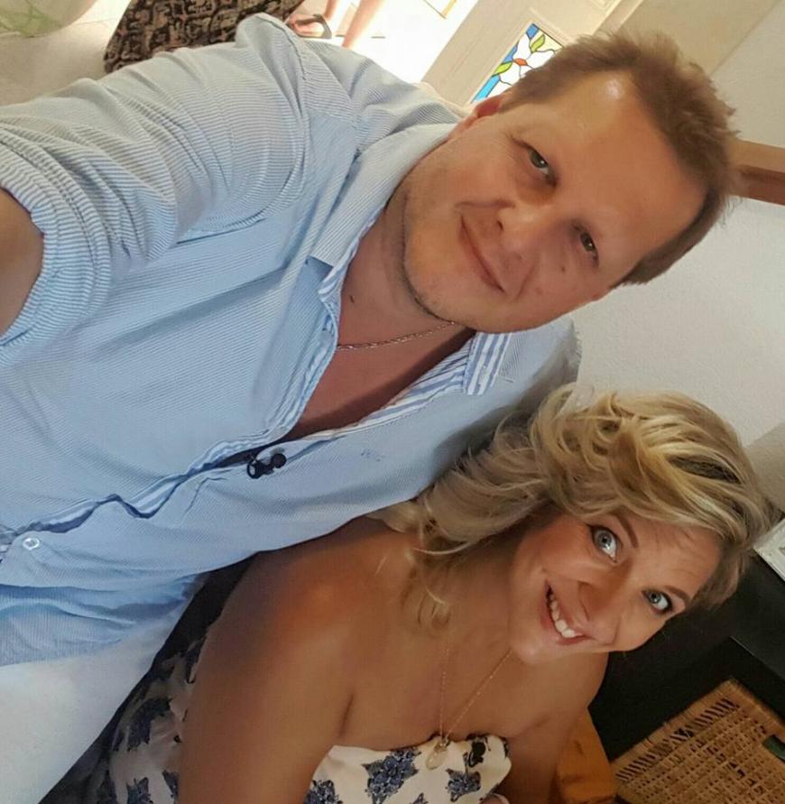 Jens Büchner mit Freundin Daniela Karabas. Ob sie seinen Schmuck auch trägt?