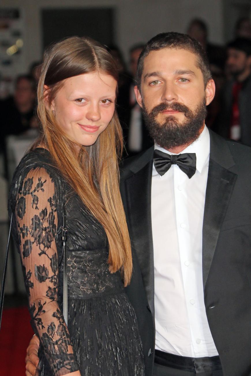 Mia Goth und Shia LaBeouf haben alle getäuscht: Sie sind offiziell nicht verheiratet.