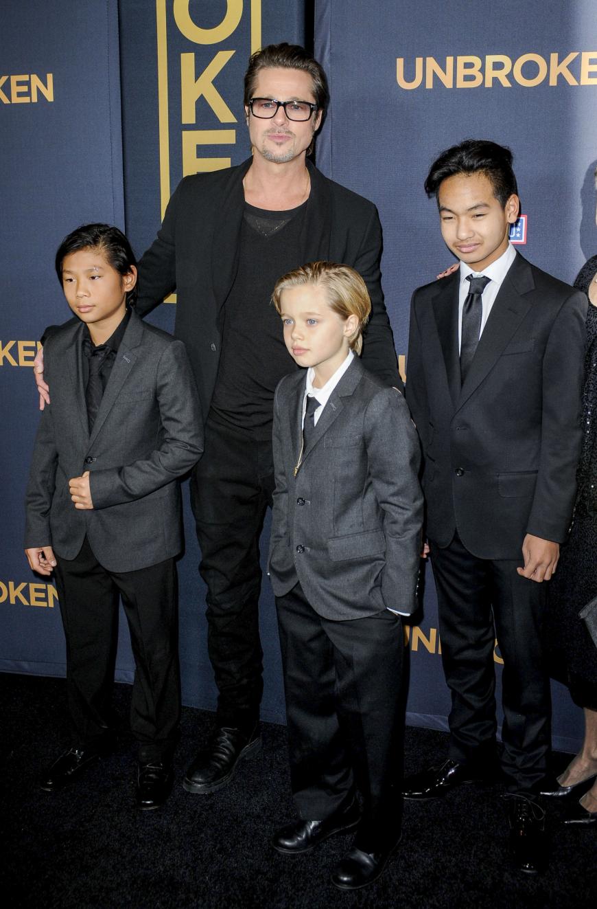 Dementsprechend emotional soll das erste Treffen von Brad Pitt und seinen Kindern abgelaufen sein: Die Töchter Vivienne und Zahara sollen bitterlich geweint haben und auch der Schauspieler soll den Tränen nah gewesen sein.