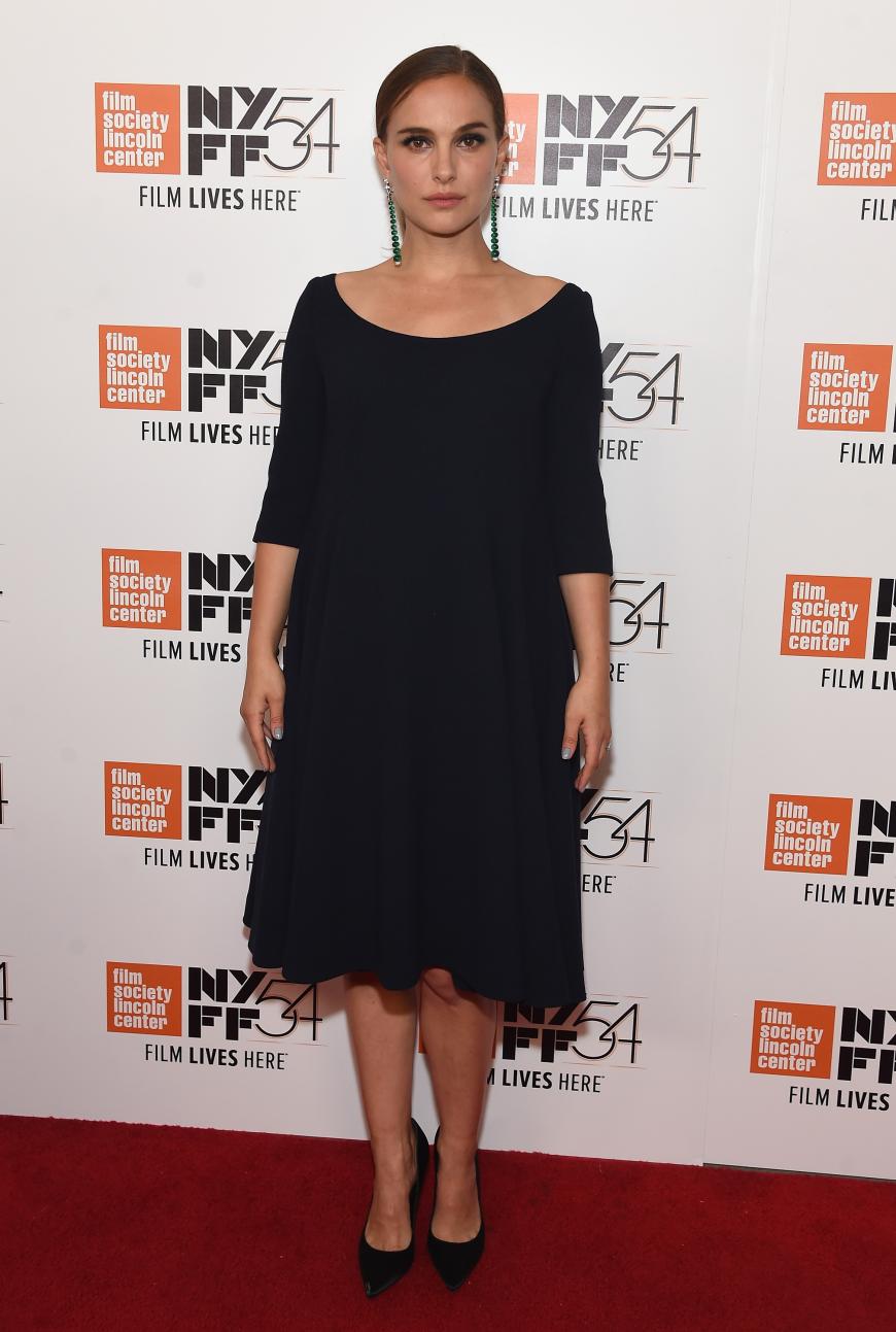 13. Oktober: Natalie Portman hüllte ihre wachsende Babykugel bei der