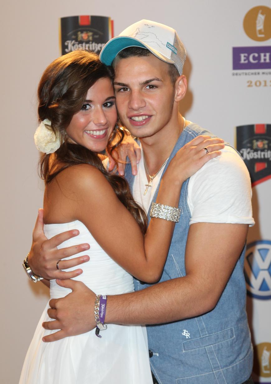 Sarah und Pietro in Love: Das DSDS-Paar knutscht und turtelt sich über die Roten Teppiche der Nation - hier beim ECHO 2012 ...