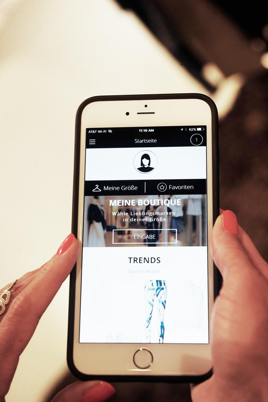 Mit der Angabe von wenigen Daten kann man sich bereits sein eigenes Profil erstellen und rund 300 Marken aus mehr als 50 Online Stores gleich in der passenden Größe shoppen.