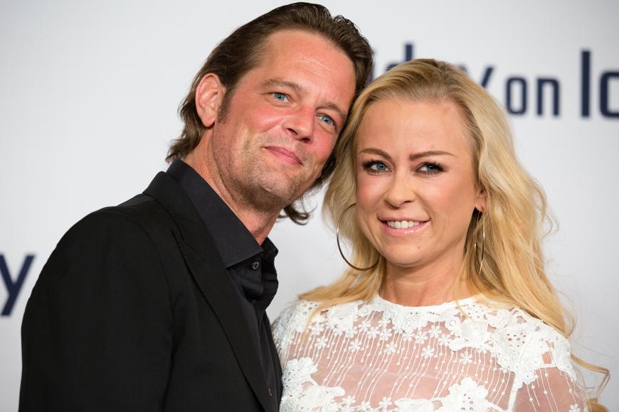 Offenbar doch nicht getrennt: Jenny Elvers und Steffen van der Beeck ließen sich auf dem Roten Teppich eine Krise nicht anmerken.