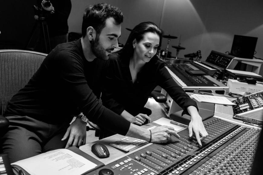 Grace Capristo und Marco Mengoni im Tonstudio