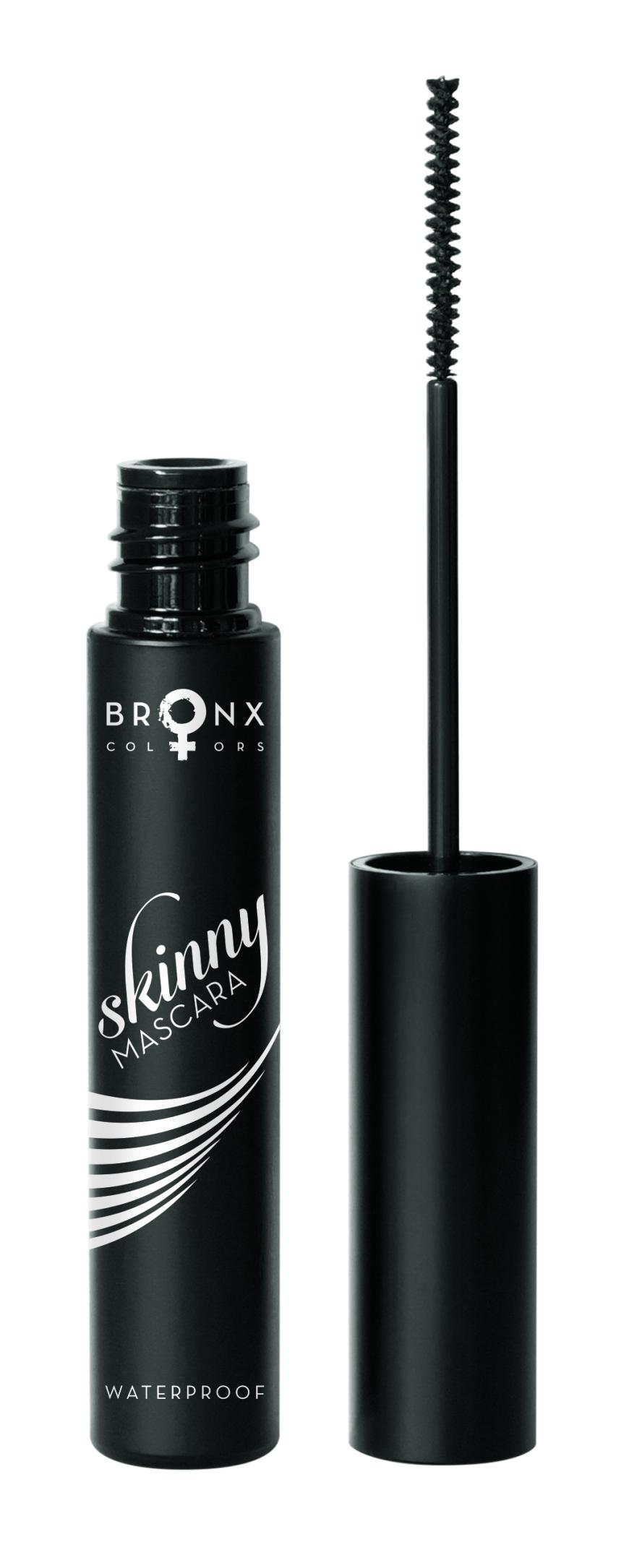 Schmal: Die Micro-Borsten ermöglichen ein exaktes Auftragen, ohne zu verklumpen. Zudem erreichen sie selbst die kleinsten Härchen. „Skinny Mascara“ von Bronx Colors, ca. 10 Euro, bronxcolors.com