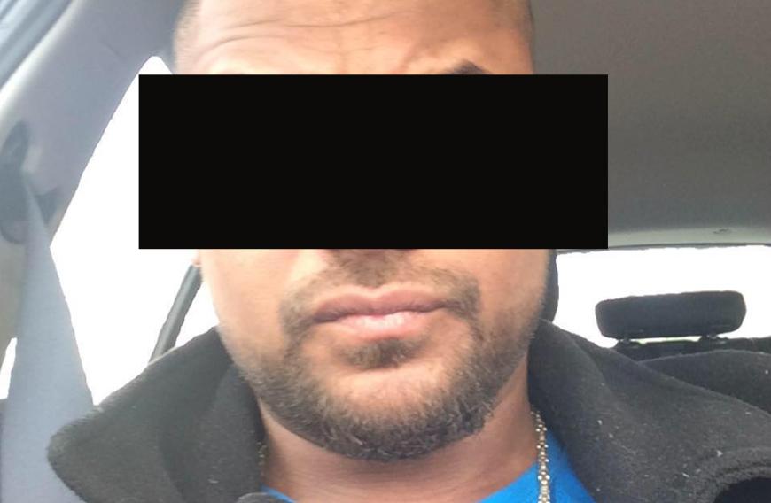 Michal T: Der Mann von den verhängnisvollen Fotos ist Sarahs Sandkastenliebe und der Erste, der ihr das Herz brach.