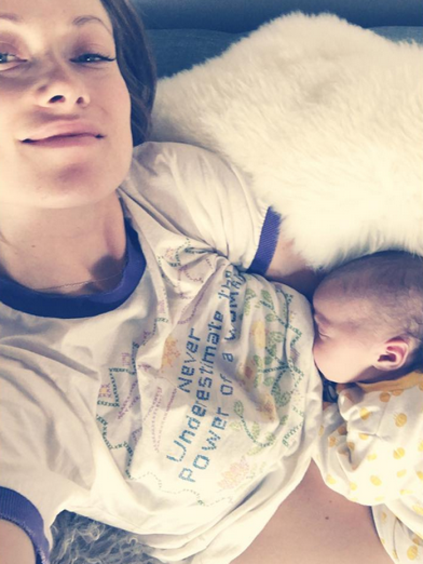 So sieht ein "Dreamteam" aus: Mama Olivia Wilde beim Stillen ihrer Tochter "Daisy".