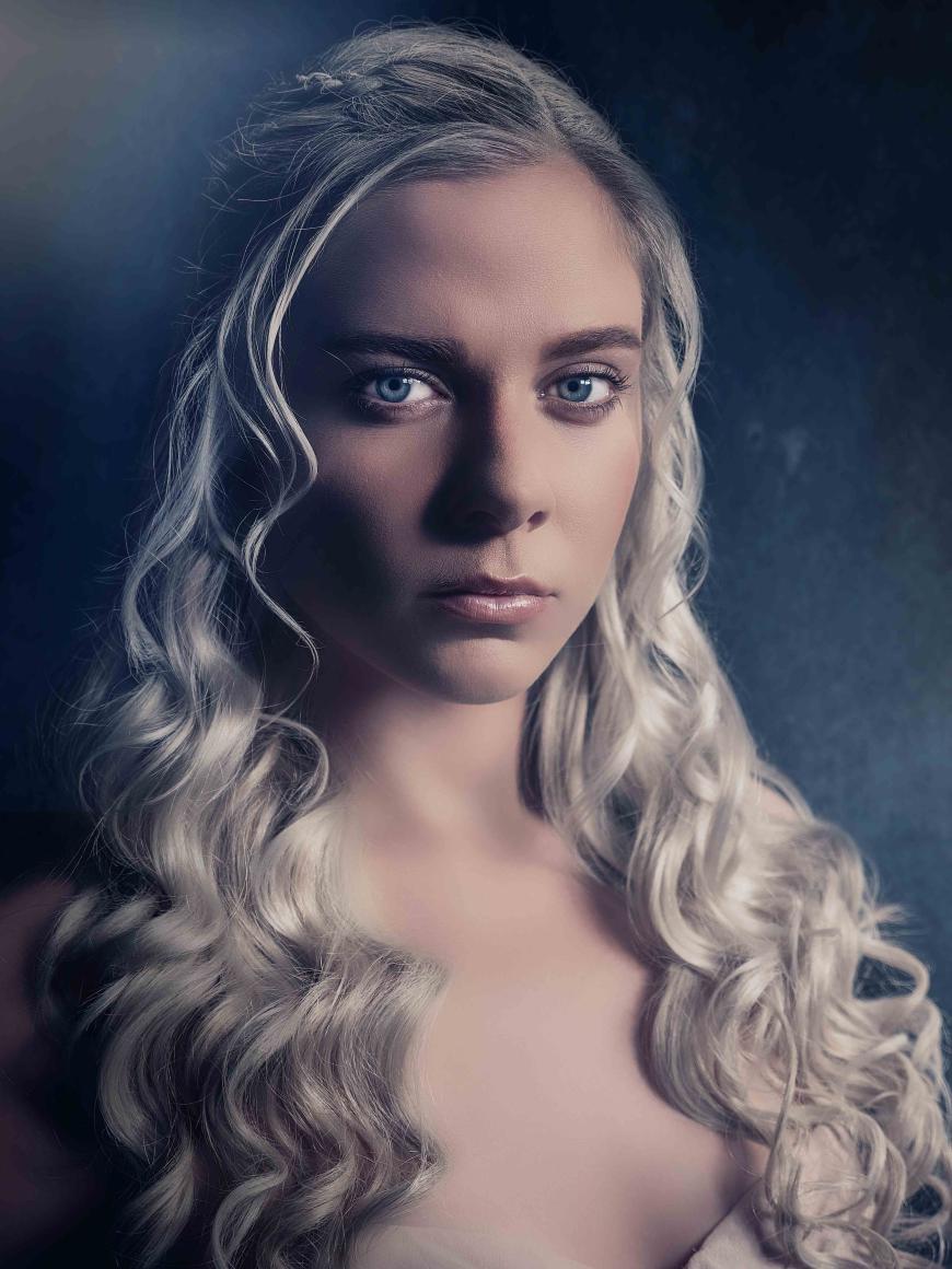 Cheyenne Pahde als Daenerys Targaryen (