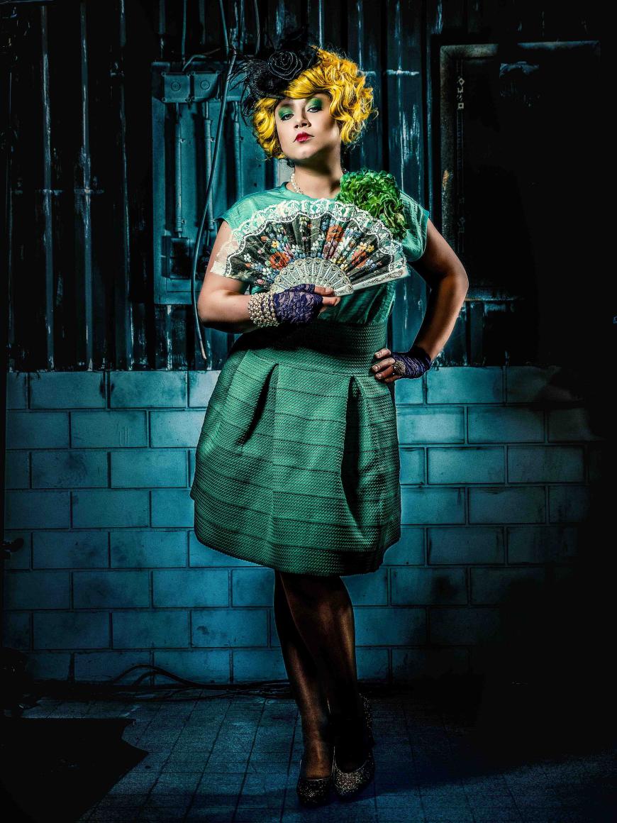 Julia Augustin als Effie (