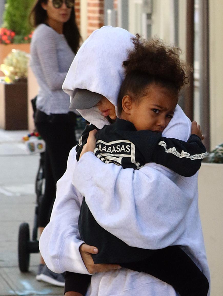 Kim Kardashian leidet noch immer unter dem Überfall Anfang Oktober in Paris.