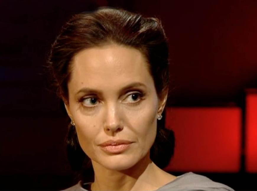 Es sind schwere Vorwürfe, die Ex-Security-Chef Kris Hocker gegen Angelina Jolie erhebt.