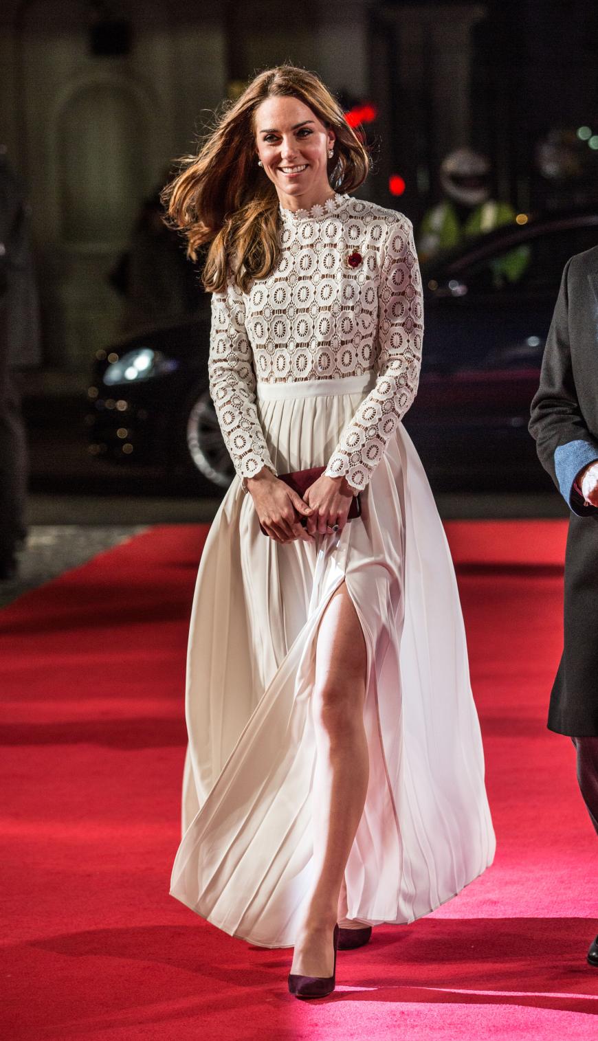 Hossa, da hat die strenge Queen aber sicherlich Augen gemacht! Herzogin Kate zeigte bei der Premiere von