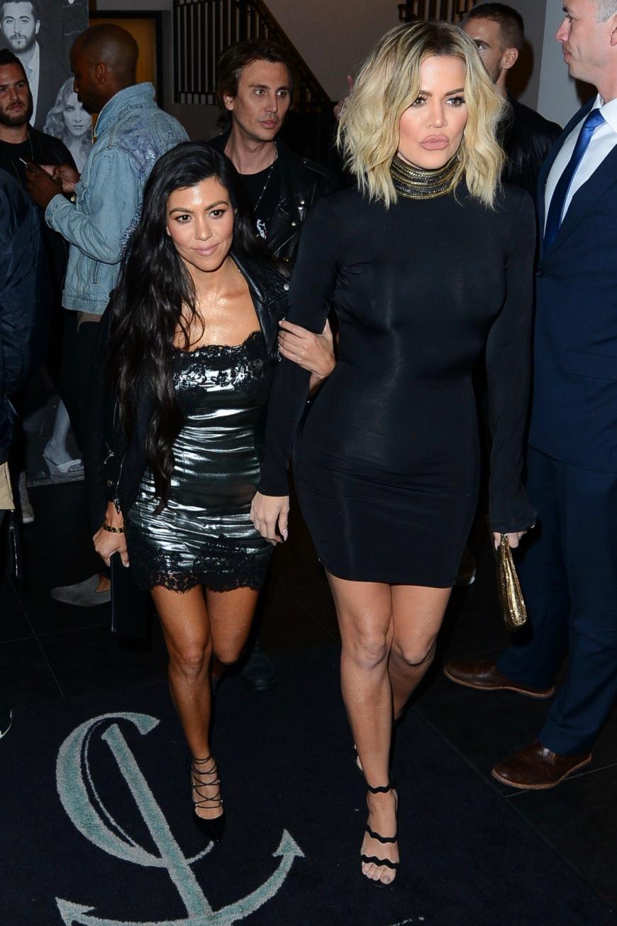 Auch ihre Schwestern Kourtney und Khloé Karadshian feierten mit.