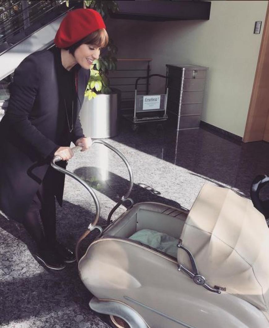 Isabell Horn ist voll im Baby-Fieber. Hier zeigt sie uns ihren coolen Retro-Kinderwagen.