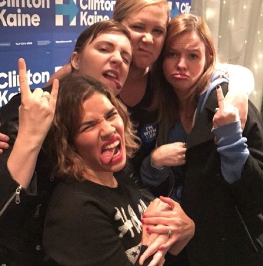 Lena Dunham und Amy Schumer zeigen auf Instagram ihre Begeisterung für Hillary Clinton.