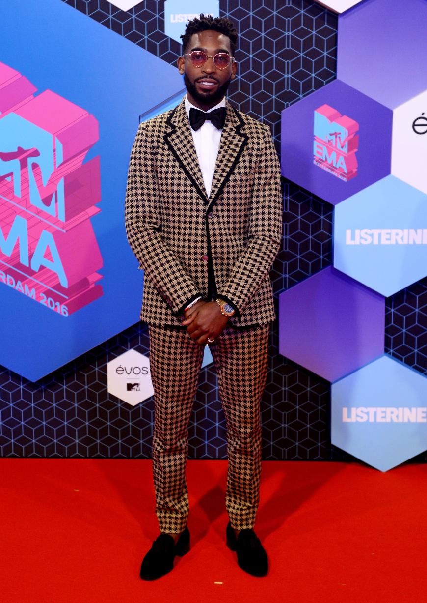 Rapper Tiny Tempah kam im Dandy-Style der 50er.