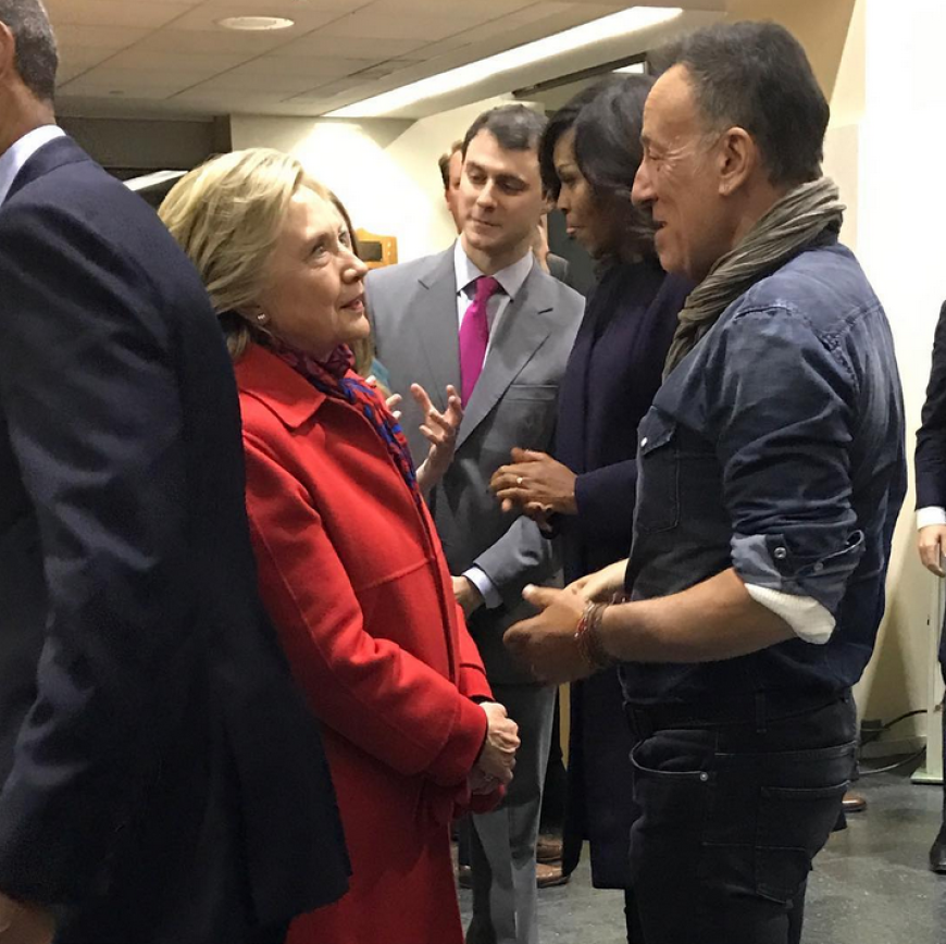 Sänger Bruce Springsteen kommentiert sein Foto mit Hillary Clinton auf Instagram: