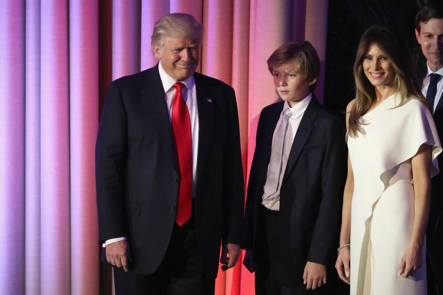 Donald Trump mit seiner Familie bei seiner ersten Rede nach dem Wahlsieg.